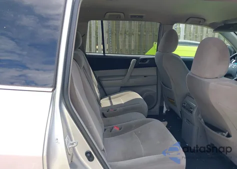 2012 Toyota Highlander Base V6 z USA, uszkodzony, nr VIN 5TDBK3EH9CS102658